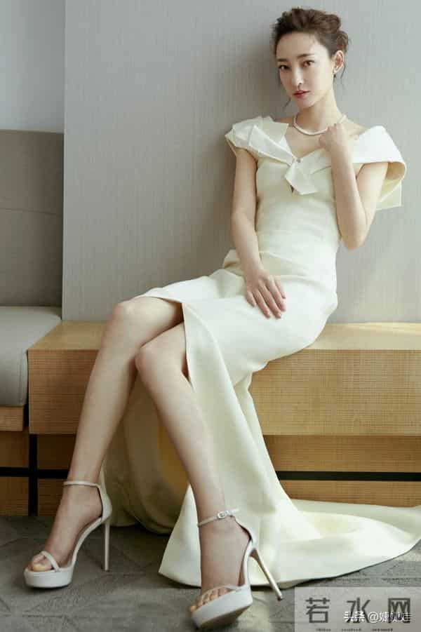 “素颜女神”王丽坤 身材高挑天生冷白皮,40岁看起来和20岁时一样