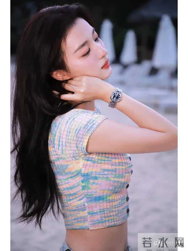 王楚然这组夏日随拍，美到想直接存图当壁纸！