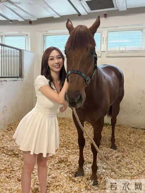 TVB港姐冠军升级成为马主，首次出赛失利，富二代男友已见家长