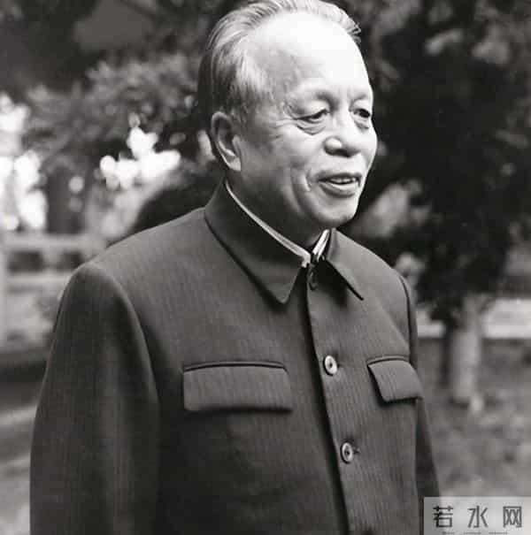 港星罗文来广州演出,因互动被批台风腐朽,省委书记任仲夷怎么看