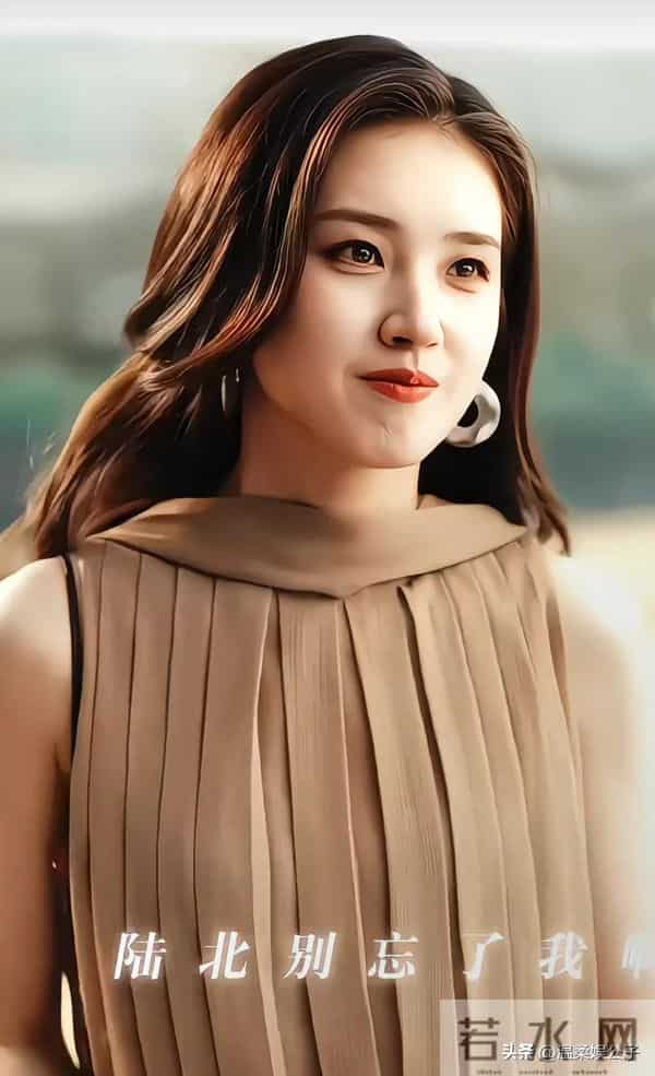 看到郭宇欣跑龙套旧照，站杨紫身边一点不输，才知啥叫小红靠捧