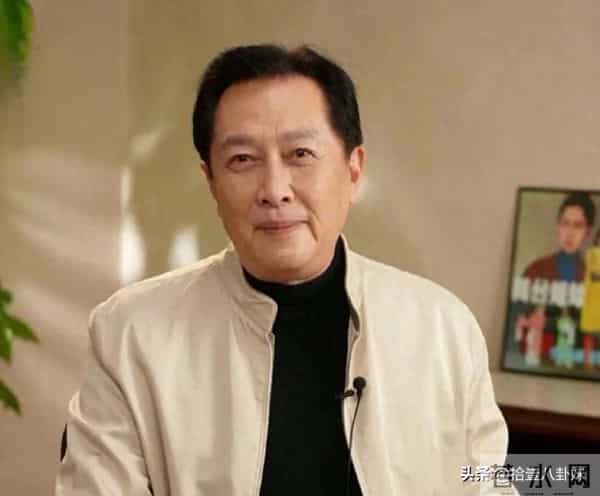 母亲曾经抛下她,父亲唐国强闪婚不养她,如今42岁唐莉活成怎样了