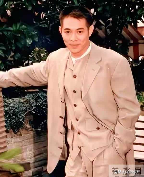 机关算尽太聪明?结婚26年后,一张照片暴露利智李连杰真实感情