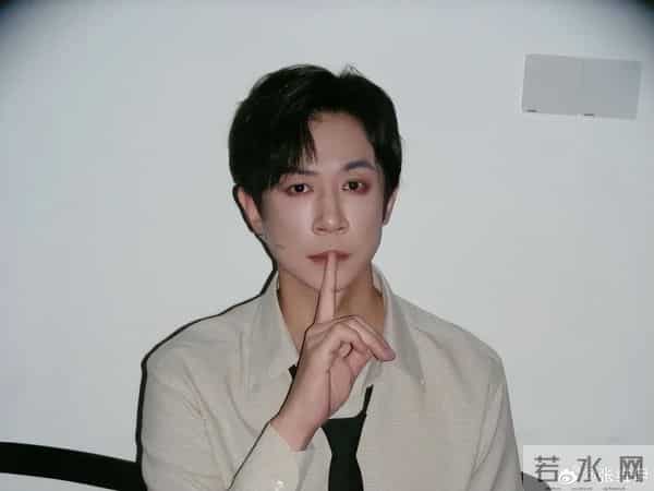 董璇回应坚持再婚原因,坦言婚后联系的单身异性减少:一是对稳定生活的需求,二是对自己的保护