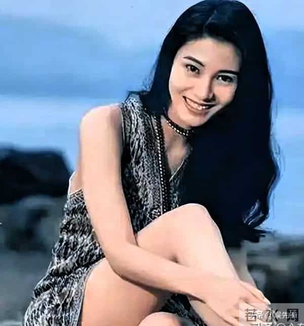 李嘉欣-当年被誉为香港第一美女,这盛世容颜谁能不动心
