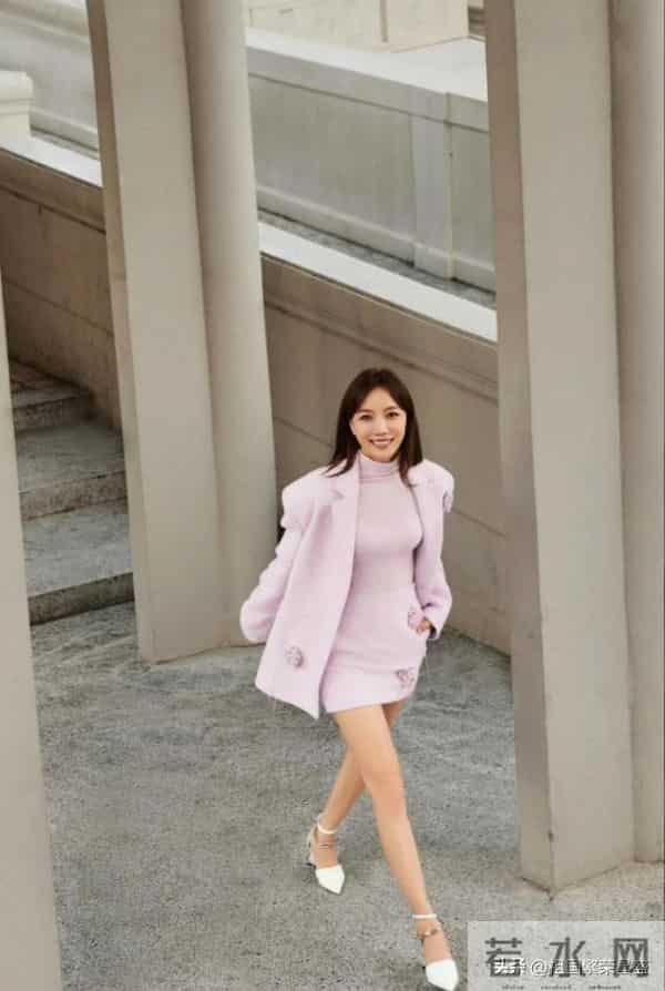 王珞丹的“肉色丝袜”