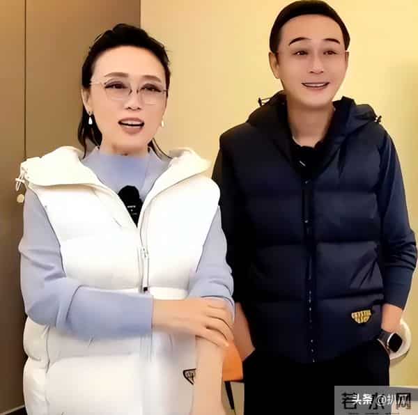 47岁嫁给32岁小演员，被骂“老牛吃嫩草”，时间却给了完美的答卷