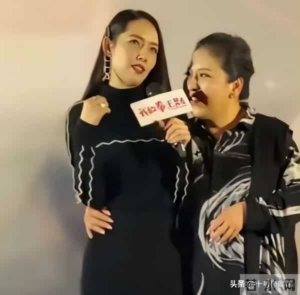 不装了！杨子黄圣依离婚后，男方妈妈另一面曝光，走上了向太老路