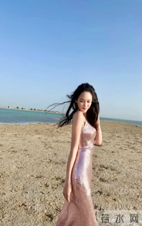 46岁陈乔恩晒端午海边玩耍!老公视角下身材紧致有料,艾伦好会拍