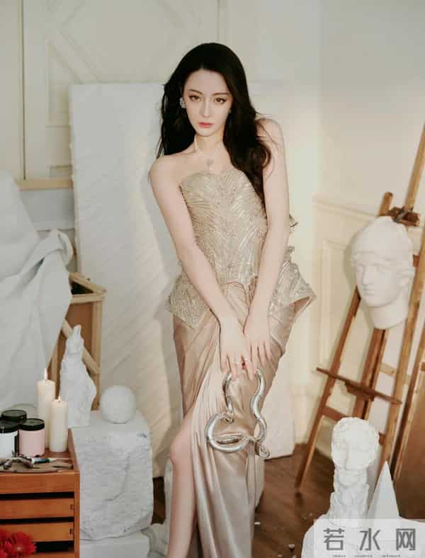 热巴这大长腿太绝美了吧。