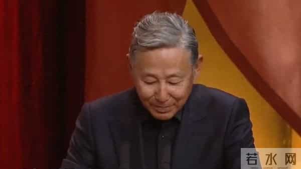 70岁陈道明闭幕致辞仅10字，全场大佬集体起立震撼全网！