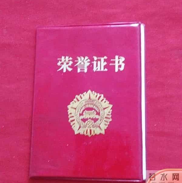 被央视“除名”后，51岁的海霞亮出新身份，老公是名声响亮的他