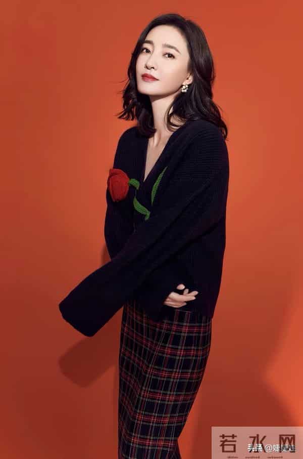 “素颜女神”王丽坤 身材高挑天生冷白皮,40岁看起来和20岁时一样