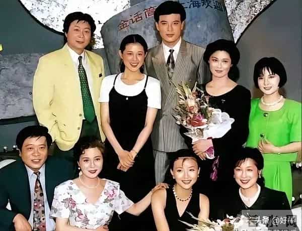 央视主持人,在一起,笑容灿烂,合影留念