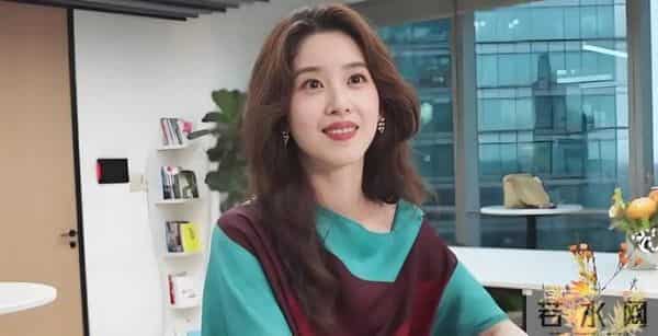 “婚变风波”仅10天，31岁章泽天又官宣喜讯，野心太大藏不住了！