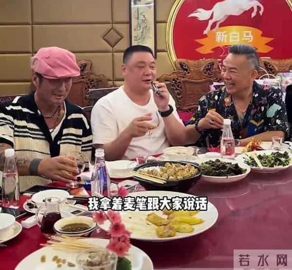 61岁孙兴离婚后首露面！与吴毅将吃13道硬菜喝茅台，苍老憔悴