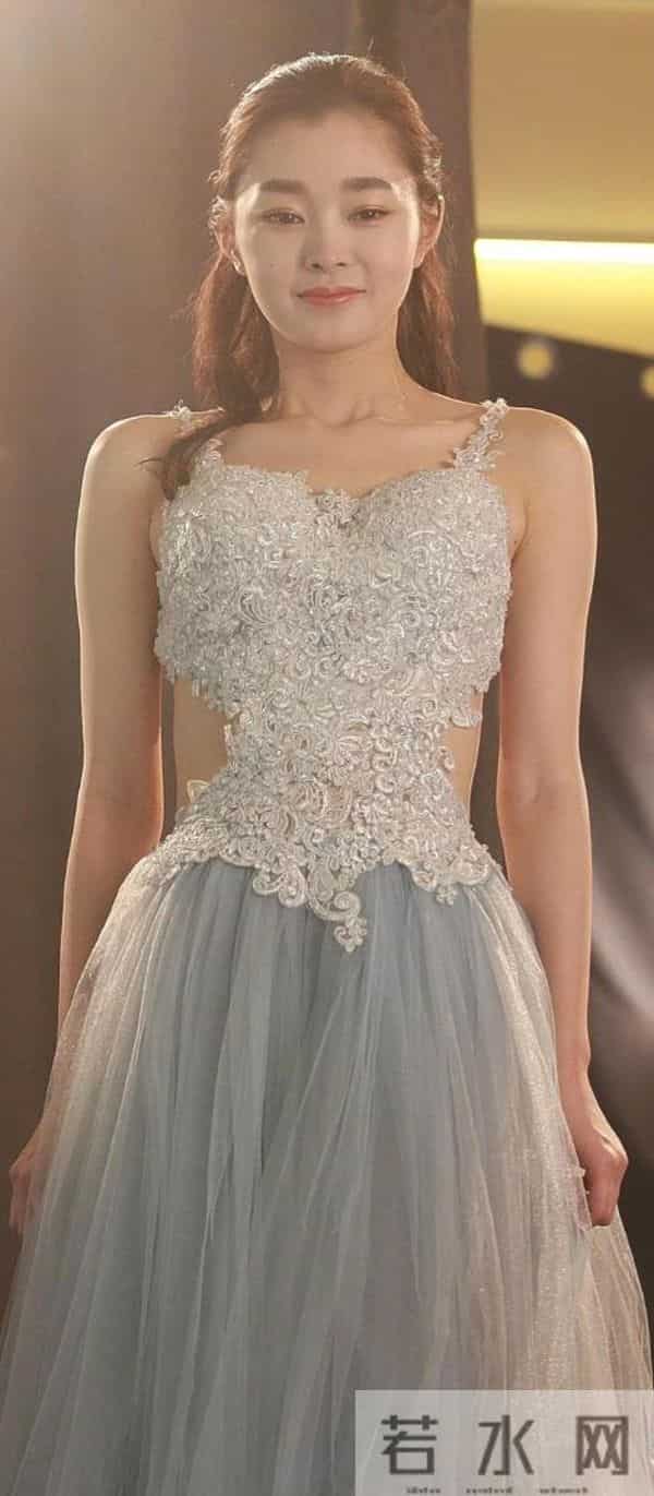 宋轶，一米近距离高清生图，露无瑕美背至小蛮腰，铁子原来长这样