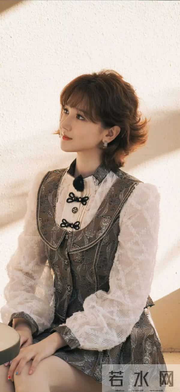 陈小纭|复古蕾丝裙配羊毛卷!这民国大小姐氛围感直接拉满