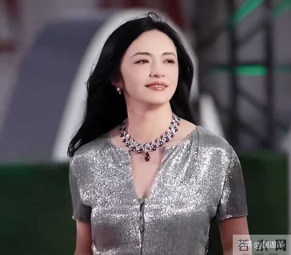 这一夜,金鸡奖成“照妖镜”姚晨脸肿,易烊千玺歪嘴,宋佳脸油