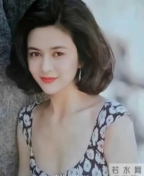 娱乐圈满族美女图鉴：每一位都貌美如花，谁最令你意想不到？