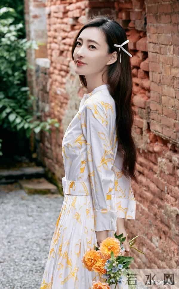 “素颜女神”王丽坤 身材高挑天生冷白皮,40岁看起来和20岁时一样