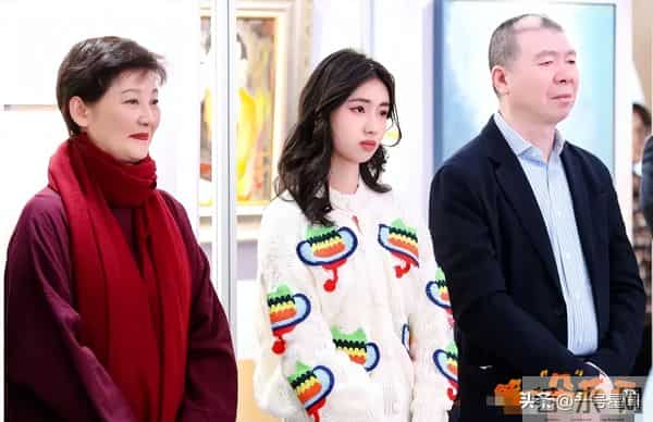 演都不演了?丁克大半辈子养女和冯小刚长太像,徐帆态度说明一切