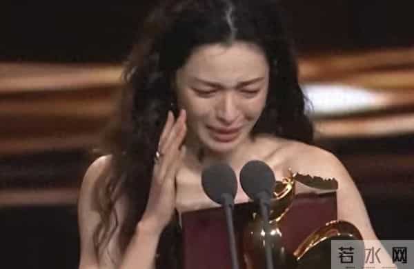 这一夜，金鸡奖成“照妖镜”姚晨脸肿，蒋勤勤歪嘴，佟丽娅褶子多