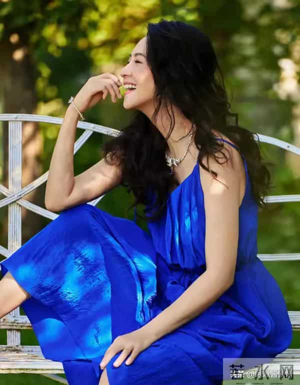 章子怡成孩子王,带儿子女儿先吃烤肉又打游戏,不理金鸡奖纷争