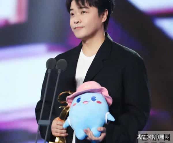 厦门这一夜，缺席金鸡奖的导演饺子，狠狠打了陈思诚一巴掌！