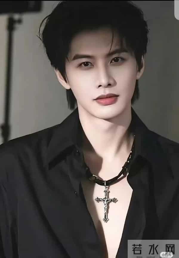 何健麒终于支棱起来了！新剧首播破百万，原来亮点全在女主身上