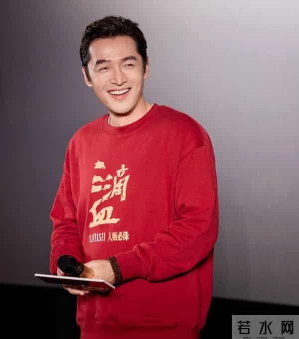 深夜，胡歌现身武汉