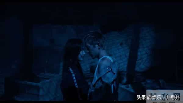 易烊千玺和李庚希上演了一场“咬脖”戏,末日禁忌恋磕疯了