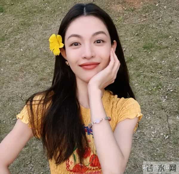 张艺谋没说谎，被说“不合群”的导演饺子，才是真正的“聪明人”