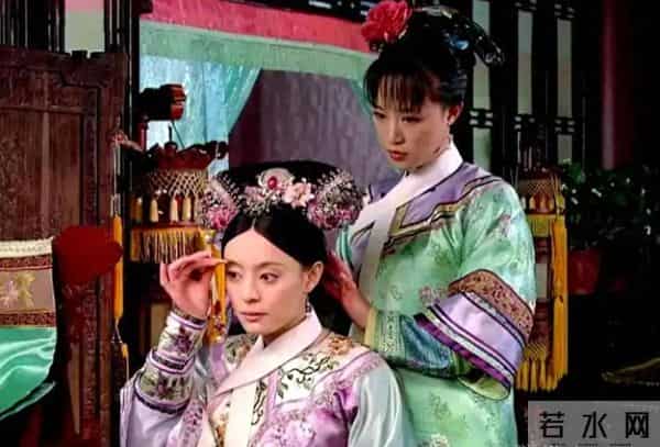 浣碧在世时与甄嬛争风吃醋，八年后甄嬛打开她的香囊，瞬间泪崩