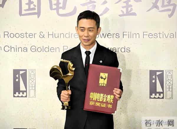 张艺谋也没想到，金鸡奖结束的第二天，他就被扒了一个底朝天