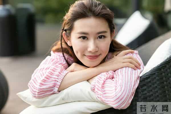 五十四岁清洁工曾是：香港当红女演员，二十万片酬换半生阴影，