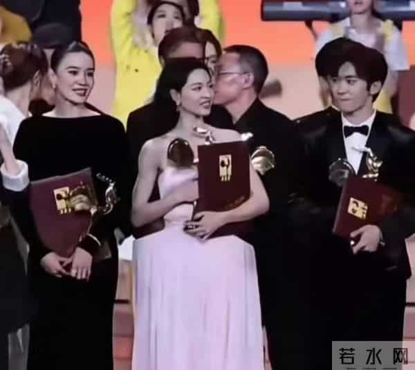 易烊千玺厉害的不是24岁当影帝，也不是拥有多个人生角色。