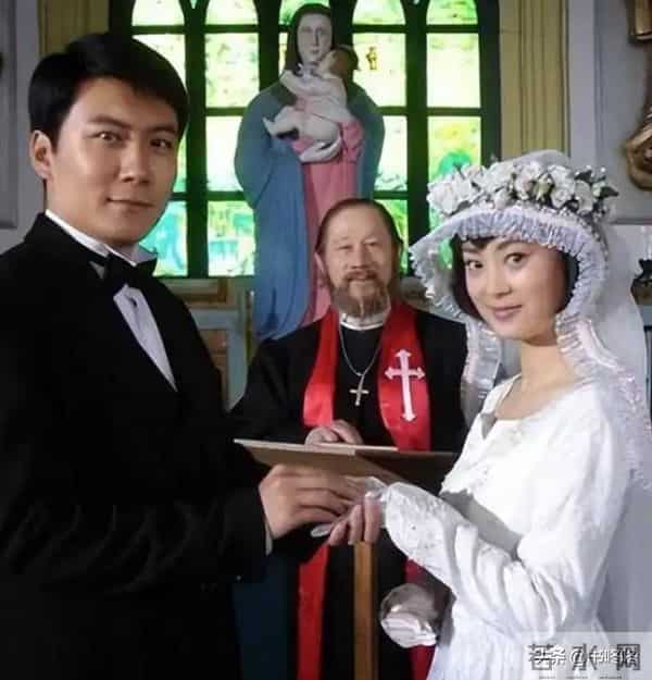 导演只是让她客串一下，不料成全剧第一美女，难怪陆振华一见倾心