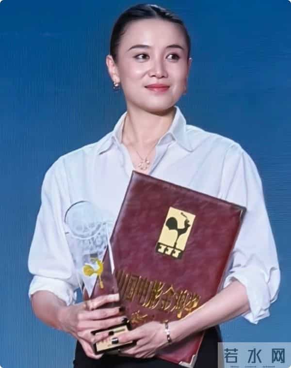 金鸡奖谜团：张艺谋遭质疑，《哪吒2》被冷落，陈道明举动成焦点