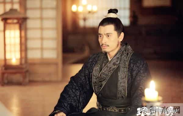 《琅琊榜》中的禁军大统领不好当：蒙挚的逆袭，绝非靠“傻白甜”