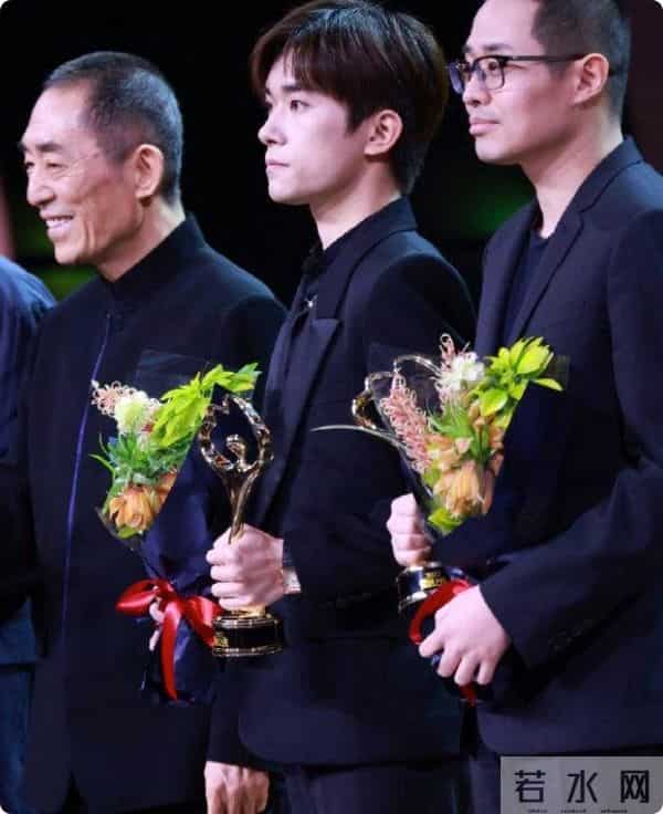 金鸡奖谜团：张艺谋遭质疑，《哪吒2》被冷落，陈道明举动成焦点