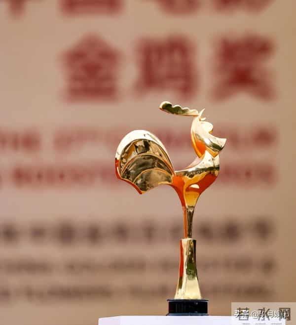 张艺谋没说谎，被说“不合群”的导演饺子，才是真正的“聪明人”