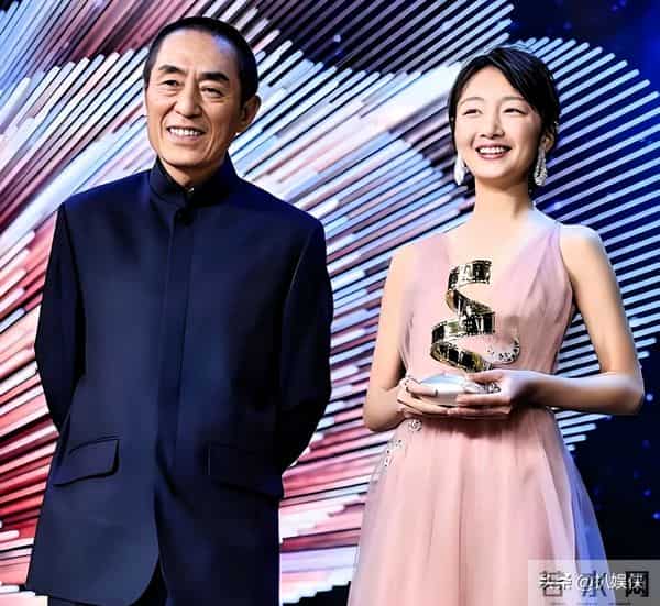 张艺谋也没想到，金鸡奖结束的第二天，他就被扒了一个底朝天