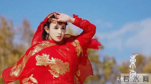 一个撅嘴瞪眼，一个眉毛飞出脸，《凤凰台上》俩主演看得真难受！