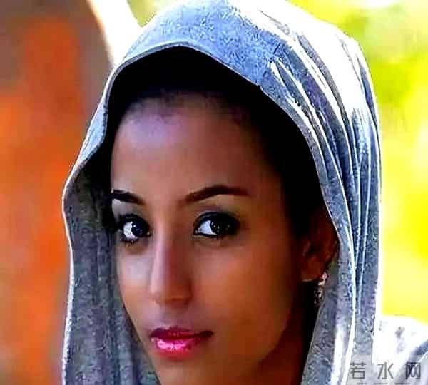 非洲媳妇初来乍到：本以为家境殷实，见中国婆家卡车傻眼！