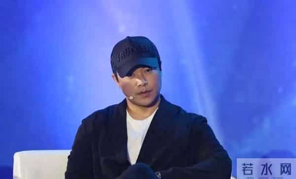 75岁的张艺谋也没想到，一场金鸡颁奖典礼，险些让他晚节不保！