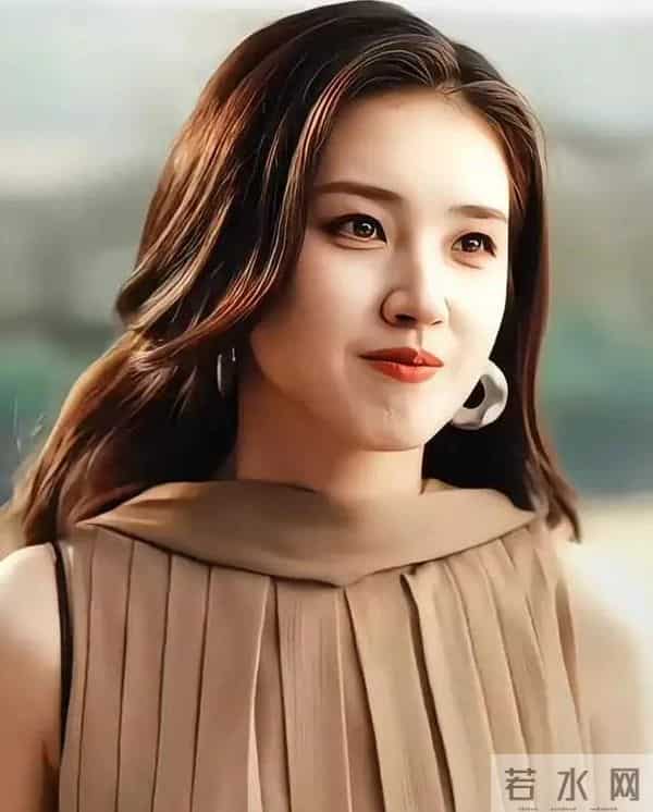 刘诗诗也不会想到，曾在她身边演丫鬟的女孩，在另一个赛道成顶流