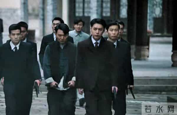 《隐锋》当街灭口藏狠招！被枪杀的证人，藏着曹鹏吕文禄的死穴