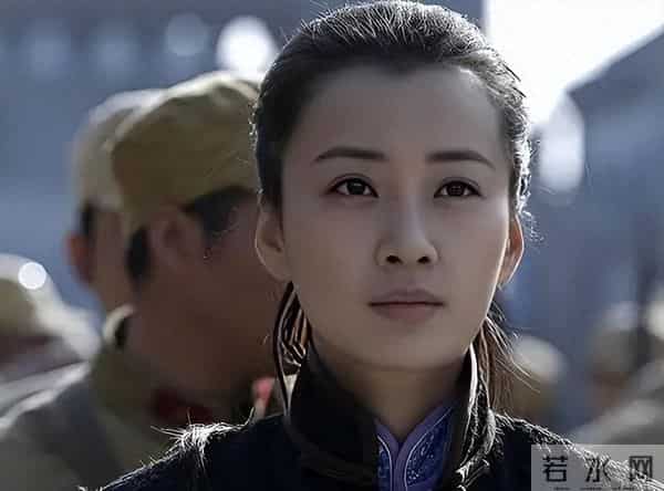她是个女土匪，让日本人闻风丧胆，可惜没人给拍成电影
