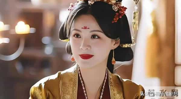 《唐诡3》：导演本来想让她演个花魁白月光，她一袭剑舞惊艳全场